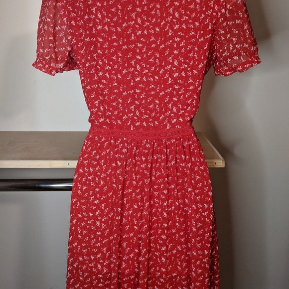 H&M Red and White Floral Print Dress with Ribbon Neck Tie - Picture 6 of 6